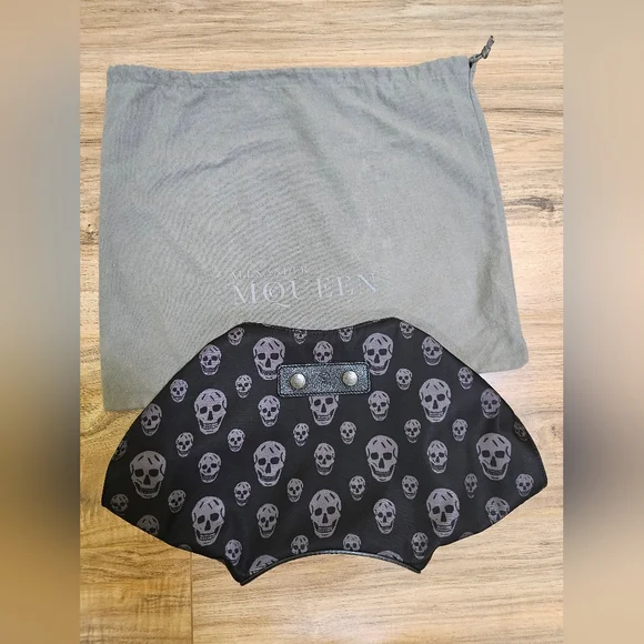 Alexander McQueen - Faithful De-Manta Skull Clutch - Picture 3 of 17